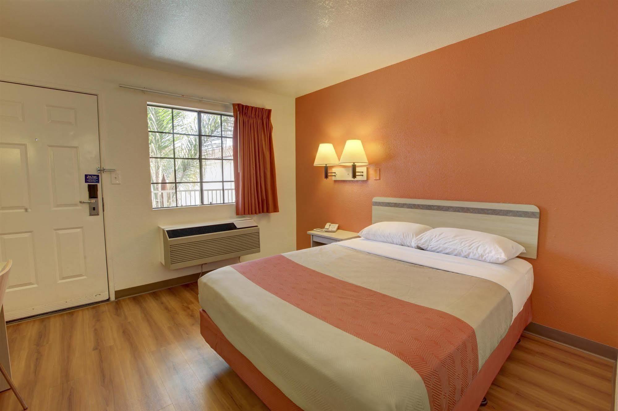 Motel 6-Bellflower, Ca - Los Angeles Экстерьер фото