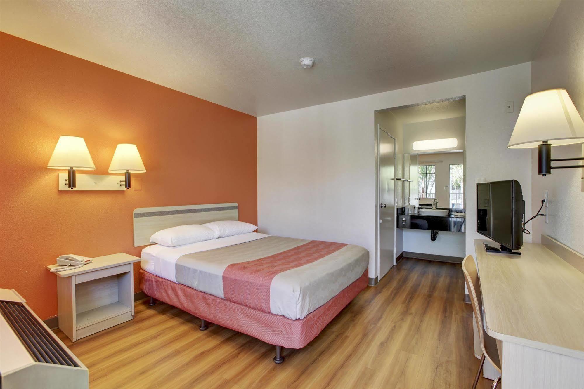 Motel 6-Bellflower, Ca - Los Angeles Экстерьер фото